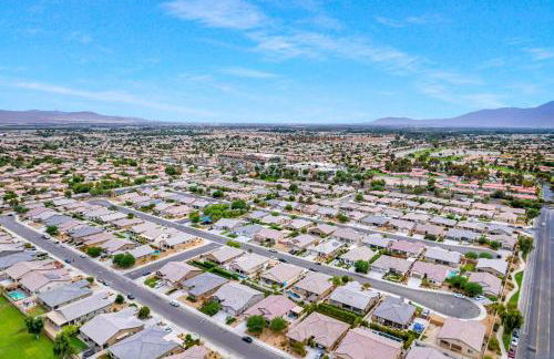 IndioStay 5min to Coachella & Stagecoach Fest -Private Pool, Water Slide, Waterfall, Jacuzzi, Fire Pit - Foto 21