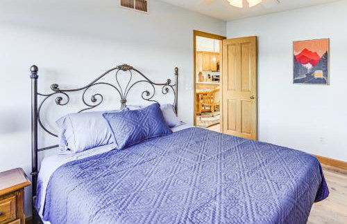 Dock and Gazebo! Lakefront Duplex Near South Haven - Foto 15