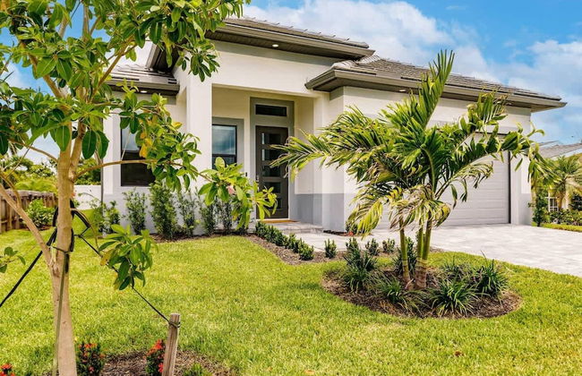 Luxurious Naples 4BR w Pool by Vanderbilt Beach - Photo 6