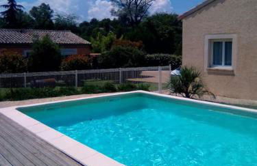 Agréable maison entre rivière et centre du village avec piscine - Photo 13