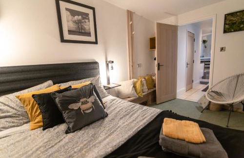 Bumblebee checkout 2pm Frome Longleat Aqua Sana Bath 5 people PRIVACY - Foto 43