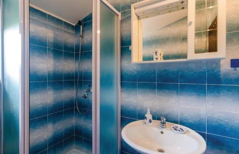 Two-Bedroom Apartment In Hodilje - Photo 17