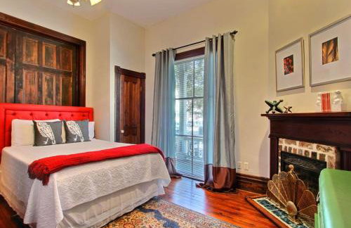 Big Blue House - Near Forsyth Park - Lower Unit - Photo 8