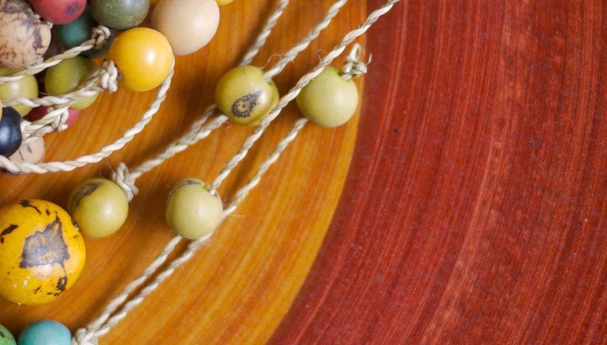 Oficina de artesanato na floresta amazônica