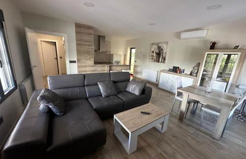 Chalet independiente en zona residencial rural con piscina privada - Foto 28