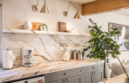 @ Marbella Lane - Vibrant & Chic Designer Home - Photo 50