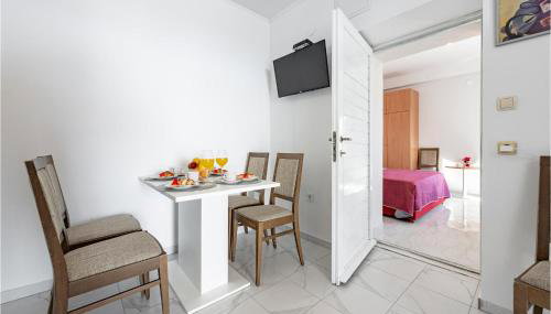 Pet Friendly Apartment In Dubravica - Foto 5