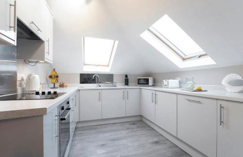 Elliot Oliver - Stylish 2 Bedroom Town Centre Apartment - Photo 6