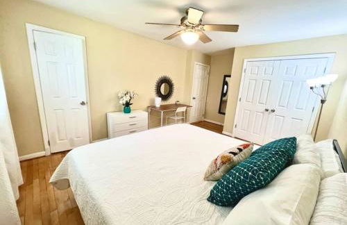 *Comfortable Townhome * King Beds * Long Term* - Foto 10