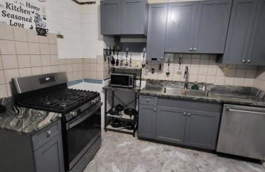 At the Center of Dearborn, MI 2 Bedroom apartment with backyard and balcony - Foto 3