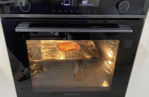 Modern Spacious 1 Bed Apartment with Free Parking in Trendy Inner London Suburb 15 mins walk to Victoria Line Underground then 20 mins to Oxford Street "West End of London" or 10 mins walk to Overground and 10 mins to London Liverpool St "City of London" - Foto 24