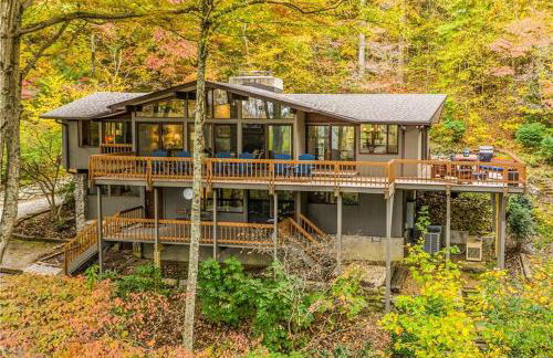 Retro Metro Deck House MCM Gem with Hot Tub & Spectacular Views! - Foto 13