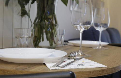 Midnight blues for 3 people near the airport - Foto 23