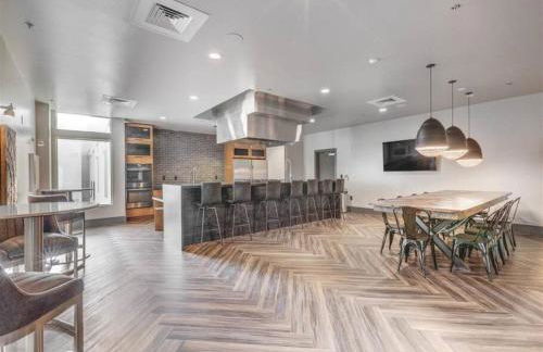 Penthouse Apt - PoolGymHotTubPkg - View! - Foto 34