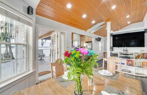 Hot Tub and Fire Pit Lakefront Home on Lake Eloise - Foto 7