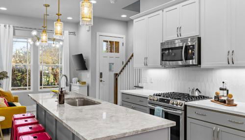 Stylish City Heights Townhome - Foto 3, stove, minibar