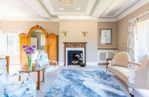 Manor Estate - Two Accommodation Wings - Sleeps 14 - Foto 4