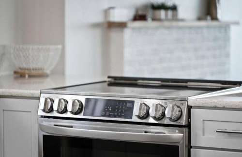 Lakefront - Spacious Family Getaway with Dock! - Foto 16