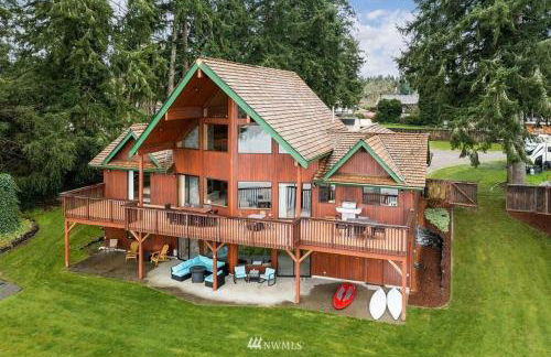 Beautiful Private Lake Lodge with Private Dock and Mountain Views - Foto 5