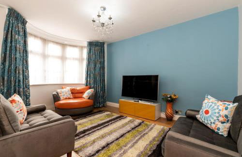 4 Bed house Parking 5 mins Sidcup Station - Pass the Keys - Foto 8