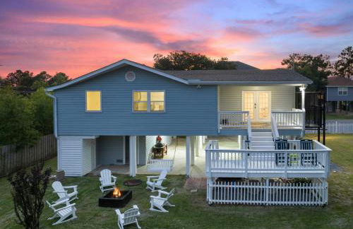 Mins to Casino & Beach Fire Pit Large Yard Decks - Foto 1