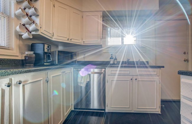 1893 Classic 4 Blocks From Great Dining & Shops - Photo 16