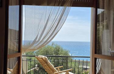 Sea View Apartment with Terrace & Free Parking - Photo 25