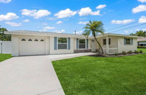 Spacious home With Heated Pool 3 miles from IMG! - Foto 53