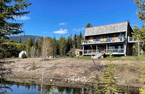 Secluded Cabin in Polebridge, Montana, with Fantastic Views of Glacier National Park - Dream Glamping Experience - Photo 1
