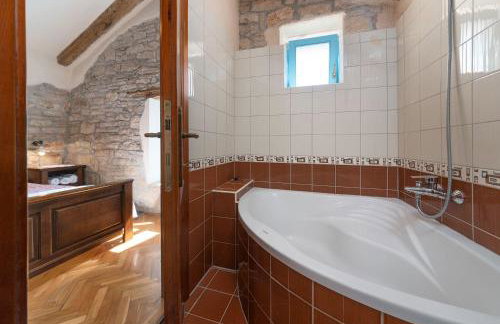 Mediterranes Steinhaus mit Privatpool, Sauna, Meerblick, Kamin, Sommerkueche - Foto 18