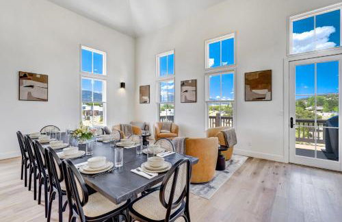 Whitewater Villa - 5BR Luxury Retreat with Hot Tub - Foto 1