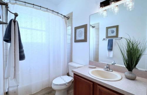 Lovely 4 Bed 3 Bath Pool Home With Spa-5330cvl 4 Bedroom Home by RedAwning - Foto 37