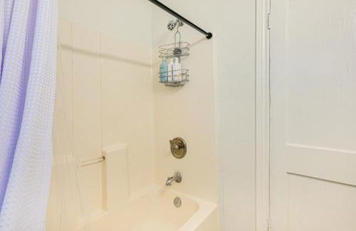 Walk to Cowboys Games Arlington Home with Hot Tub! - Foto 13