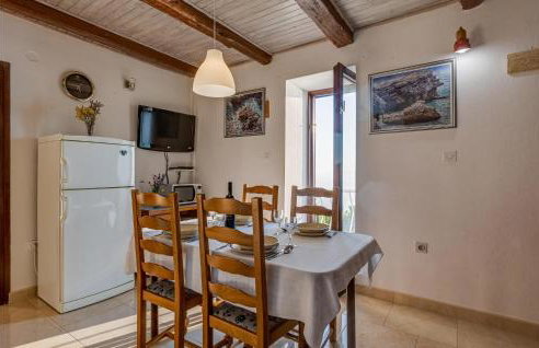 2 Bedroom Nice Apartment In Stara Baska - Foto 12