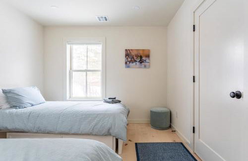 Lakefront Cabin with Private Dock Kenoza Den - Foto 26