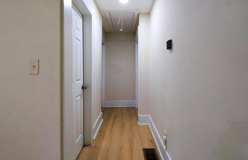 The Crestwood - 3BR Home with Parking - Near Atlanta and Stone Mountain - Photo 10