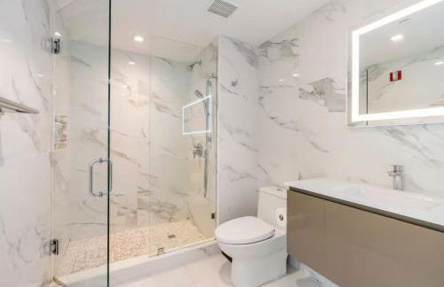 Beachfront Bentley Hotel One Bedroom Suite with Balcony and Beach access - Foto 5