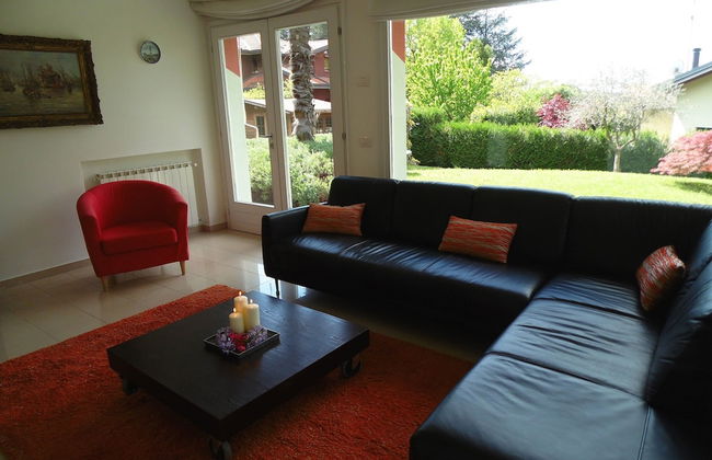 Fabulous Villa in Barasso near Lake - Photo 9