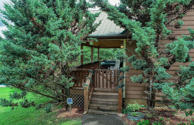 Smoky Mountain Getaway 3 Bedroom Cabin by RedAwning - Photo 25