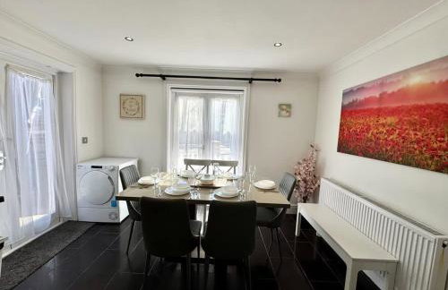 Spacious 3-Bed Home with Garden, Private Parking, Smart Tv's, Fast Wi-Fi - Foto 19