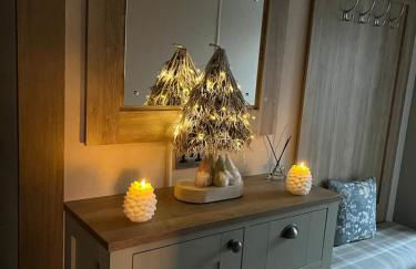 Kingfisher Lodge - Lakeside Lodge With Hot Tub - Foto 30