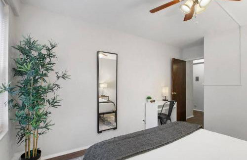 1BR Bright and Airy Apt in Hyde Park - Hyde Park 109 and 209 rep - Photo 11