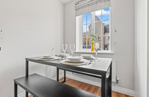 Stylish 4 Bedroom House in St Neots w Free Parking - Foto 38