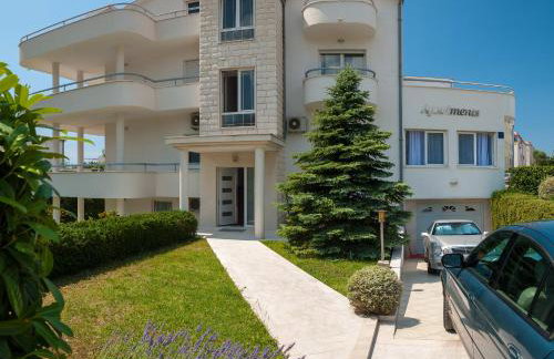 The Beach Apartments - Photo 16