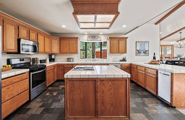 Alpenglow Chateau by Avantstay Ideal Big Bear Location w/ Pool Table & Hot Tub! - Foto 19