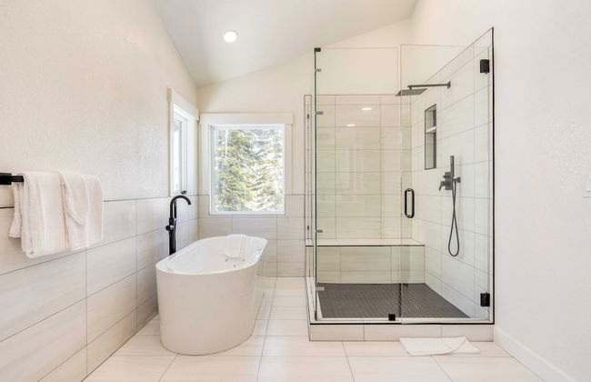 Explorer by Avantstay Close to Slopes! Game Room, Guest Suite, Hot Tub - Photo 25