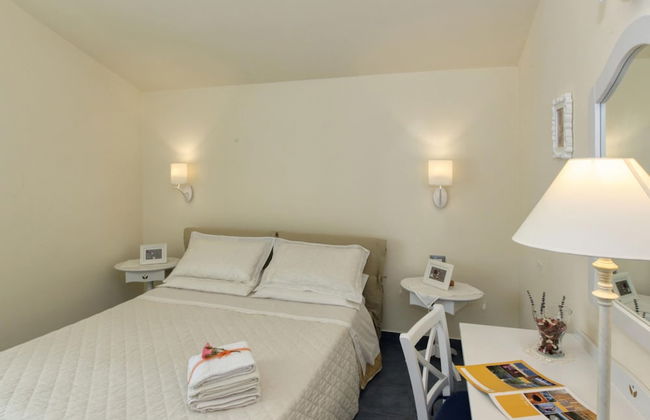 Villa with Salt Water & Heated Pool & Hot Tub near sea - Foto 5