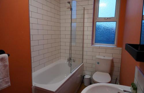 Unique 3Bed Home Free Parking Near Meadowhall - Foto 3