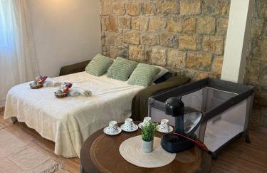 Villa with stunning Mountain Views and Authentic Croatian Stone House near Split and Sea - Photo 27