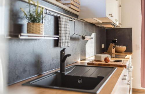 5 Sterne Ferienhaus direkt am See mit Sauna-Kamin-Garten - Foto 18